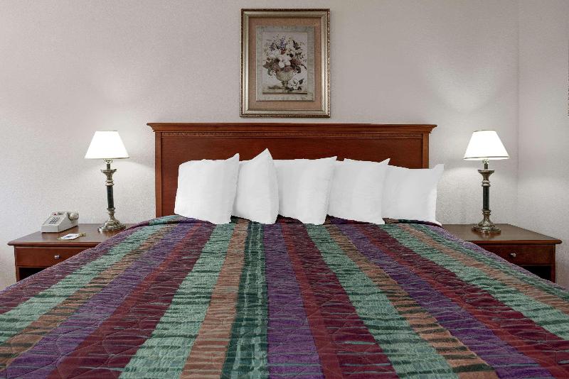 Days Inn by Wyndham Port Angeles image