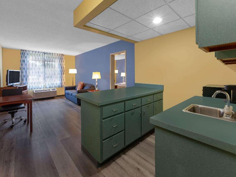 Days Inn by Wyndham Milan Sandusky South image