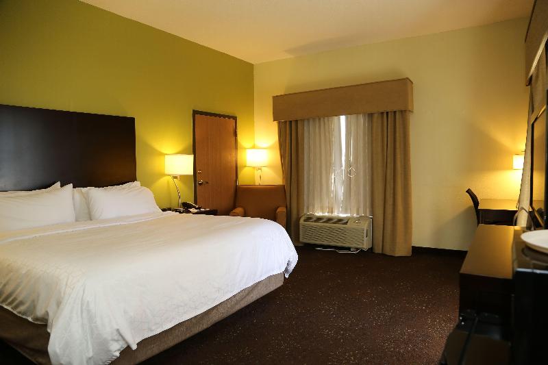Holiday Inn Express & Suites Cleveland image