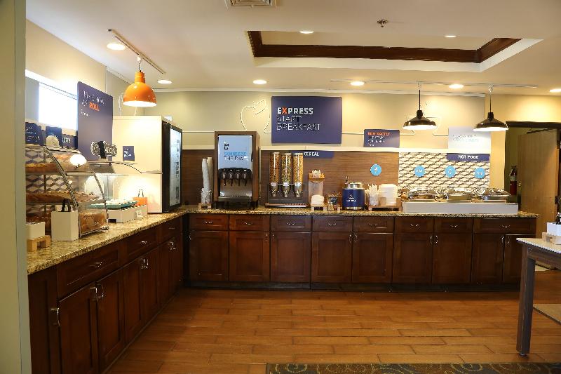 Holiday Inn Express & Suites Cleveland image