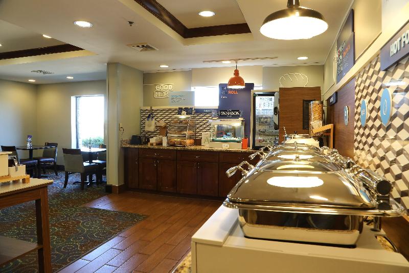 Holiday Inn Express & Suites Cleveland image