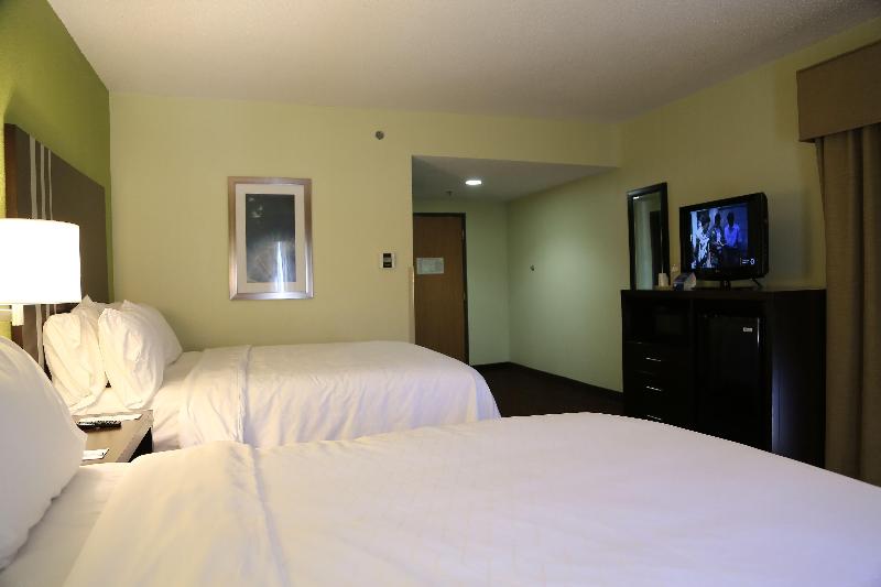 Holiday Inn Express & Suites Cleveland image