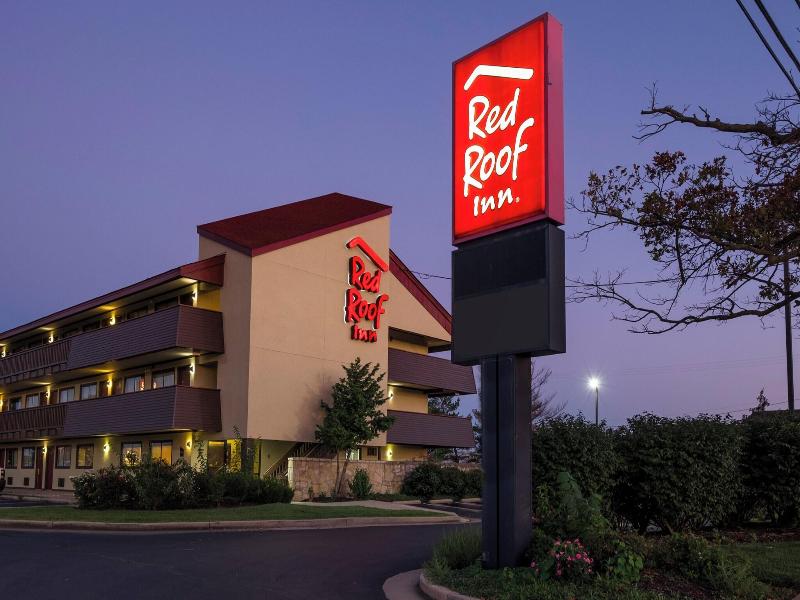 Red Roof Inn Cincinnati - Sharonville image