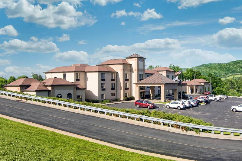 Comfort Inn & Suites Milford / Cooperstown image