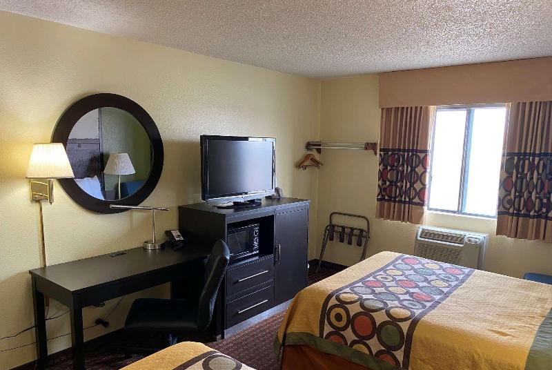 Super 8 By Wyndham Colby image