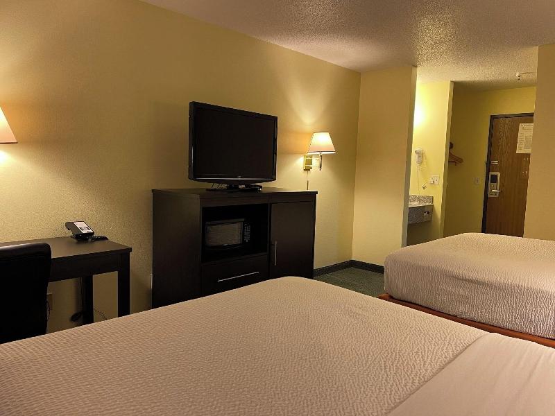 Super 8 By Wyndham Colby image 3