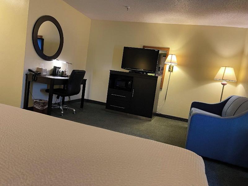 Super 8 By Wyndham Colby image
