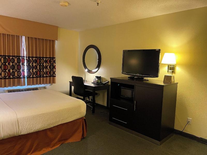 Super 8 By Wyndham Colby image