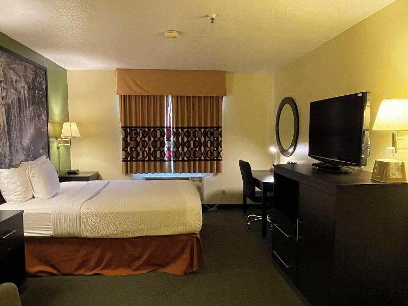 Super 8 By Wyndham Colby image