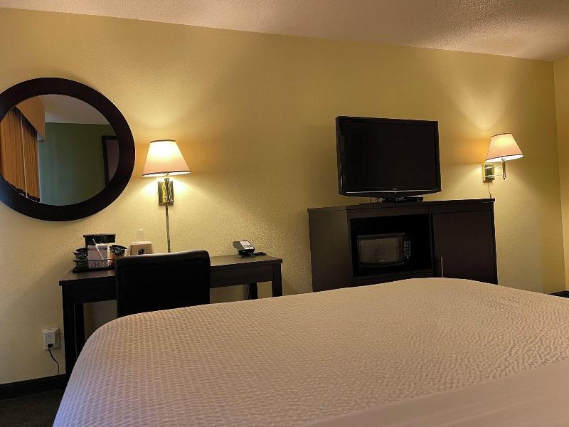 Super 8 By Wyndham Colby image