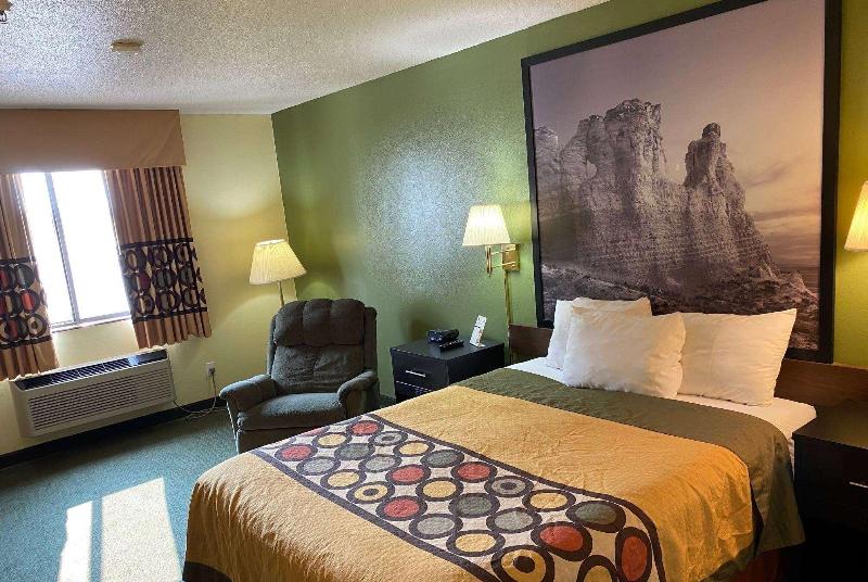 Super 8 By Wyndham Colby image