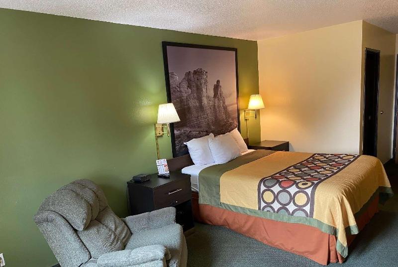 Super 8 By Wyndham Colby image