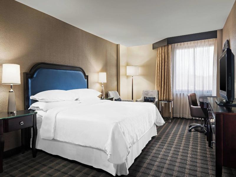 Sheraton Charlotte Airport Hotel image