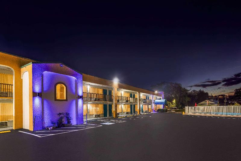 Days Inn by Wyndham Clayton image