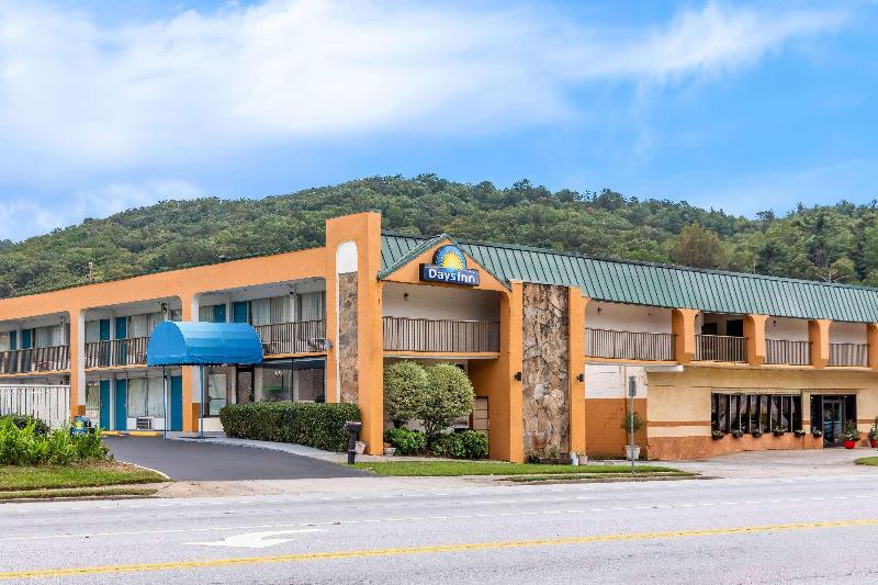 Days Inn by Wyndham Clayton image