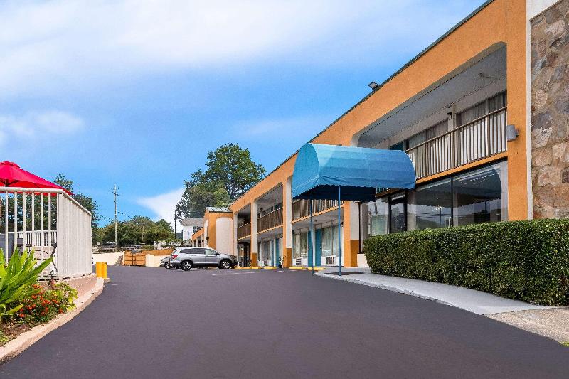 Days Inn by Wyndham Clayton image