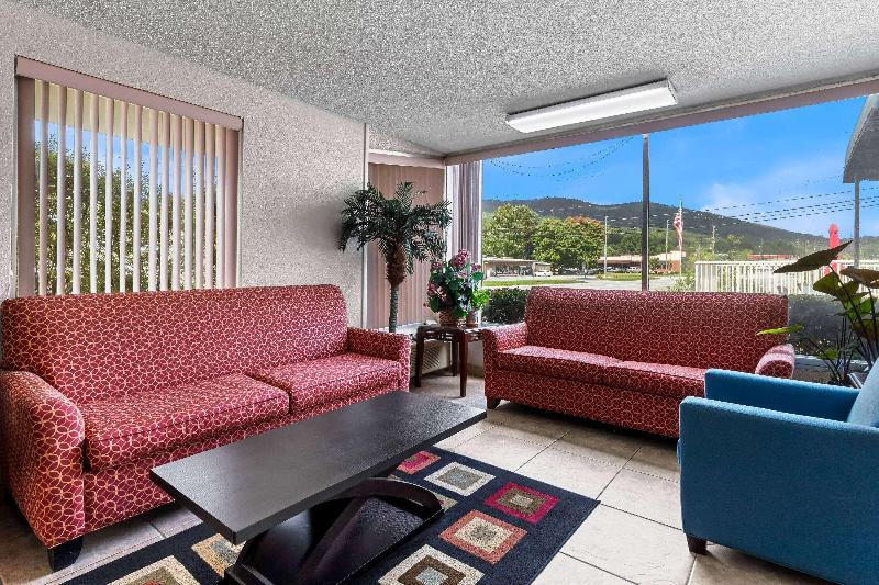 Days Inn by Wyndham Clayton image