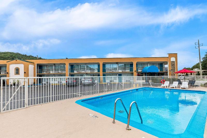 Days Inn by Wyndham Clayton image