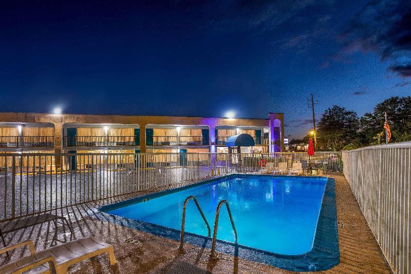 Days Inn by Wyndham Clayton image