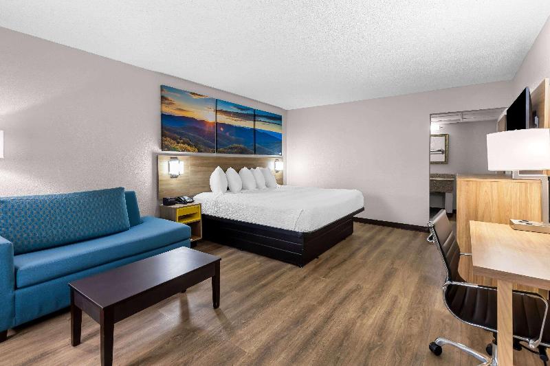 Days Inn by Wyndham Clayton image