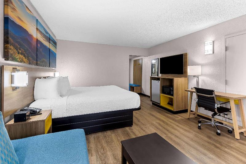 Days Inn by Wyndham Clayton image