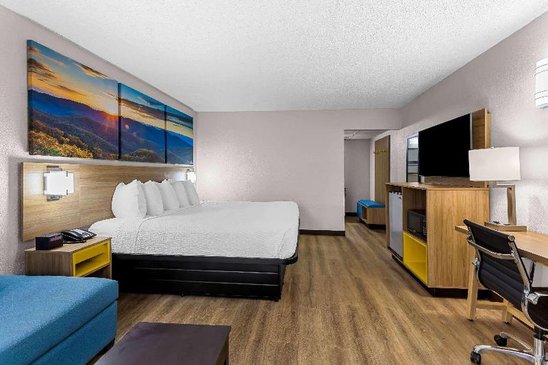 Days Inn by Wyndham Clayton image