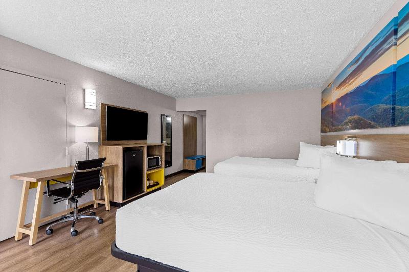 Days Inn by Wyndham Clayton image