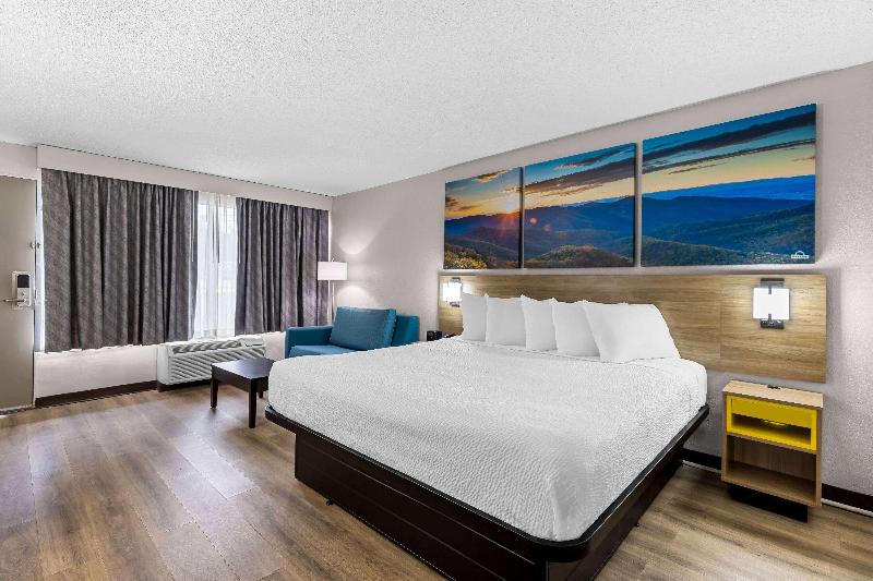 Days Inn by Wyndham Clayton image