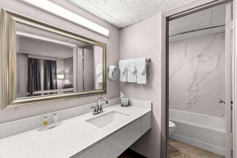Days Inn by Wyndham Clayton image