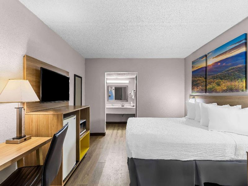 Days Inn by Wyndham Clayton image