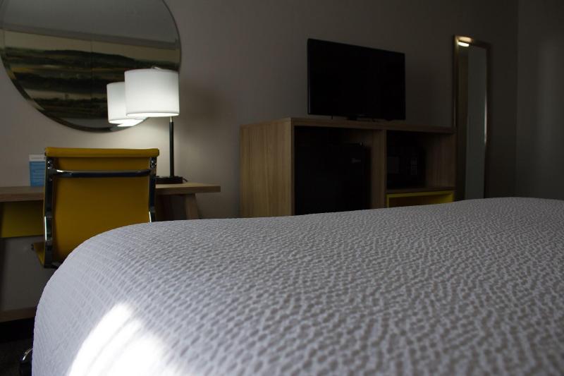 Days Inn by Wyndham Colby image