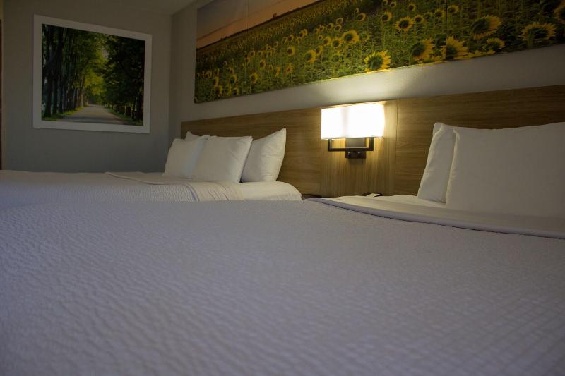 Days Inn by Wyndham Colby image