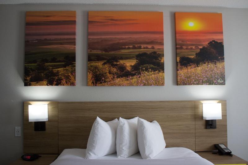 Days Inn by Wyndham Colby image