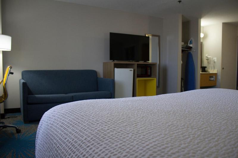 Days Inn by Wyndham Colby image