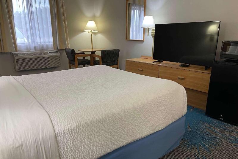 Days Inn by Wyndham Colby image