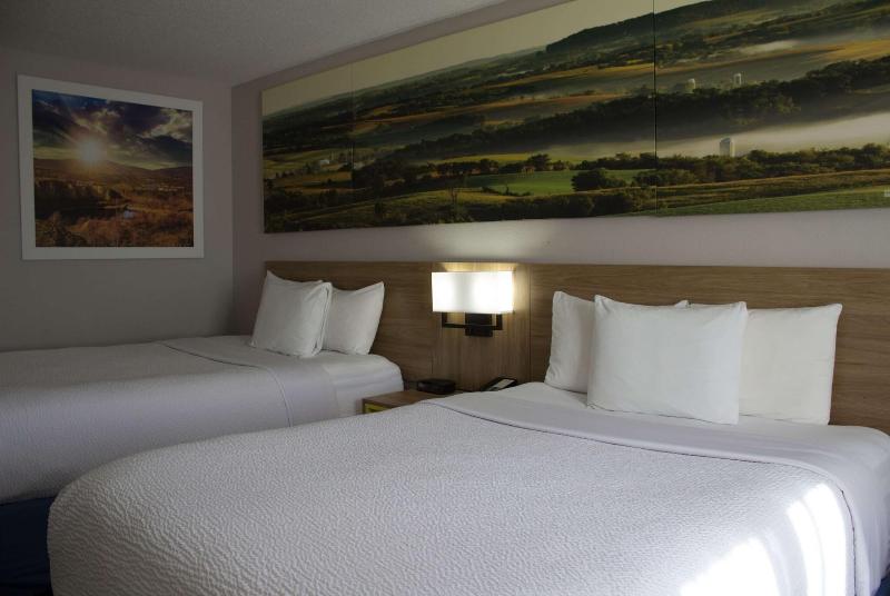 Days Inn by Wyndham Colby image