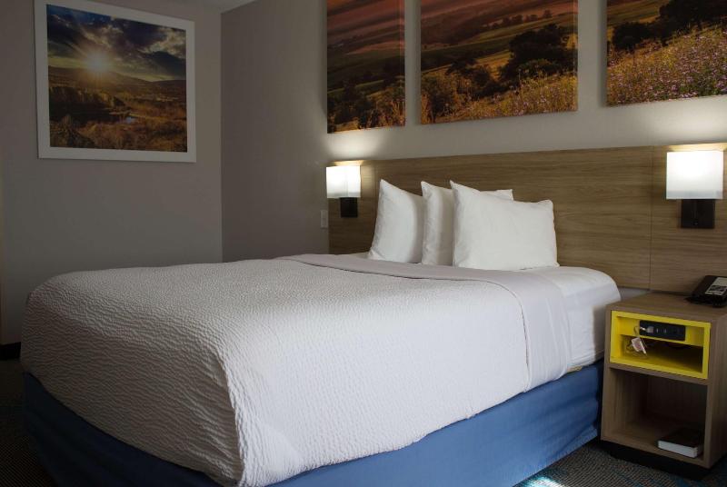 Days Inn by Wyndham Colby image