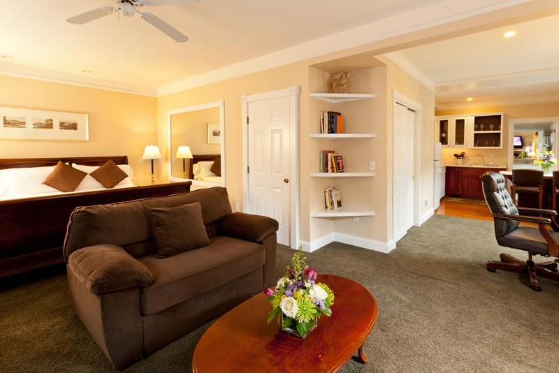 Crowne Pointe Historic Inn & Spa image