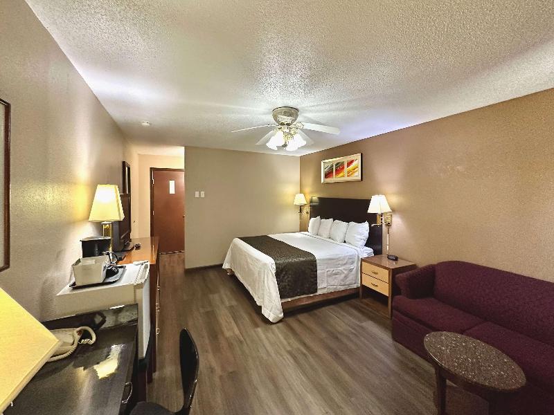 Travelodge by Wyndham Denison 5