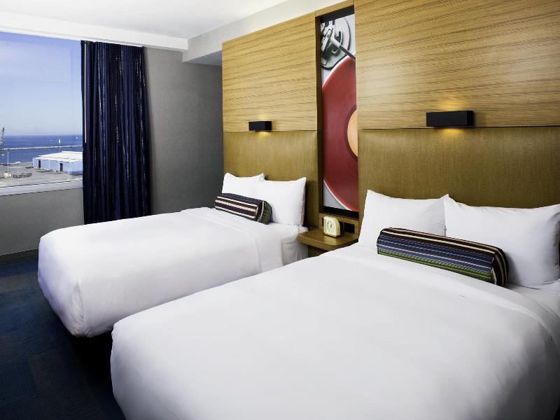 Aloft Cleveland Downtown image