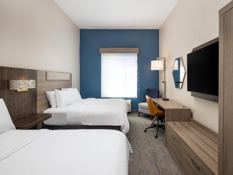 DOUBLE TWO QUEEN BEDS