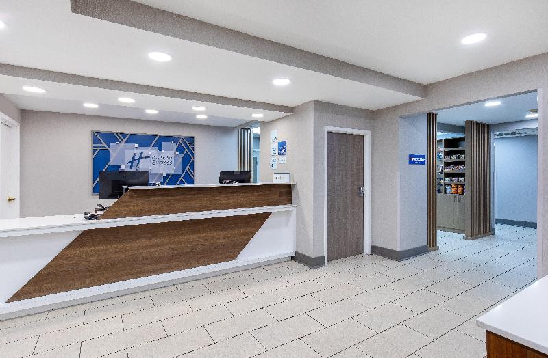 Holiday Inn Express Hurricane Mills (Waverly) image