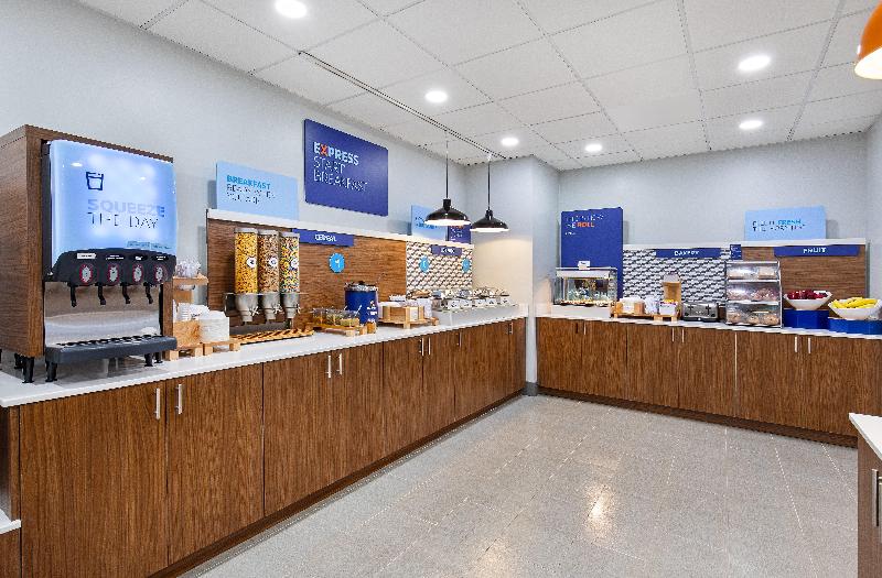 Holiday Inn Express Hurricane Mills (Waverly) image