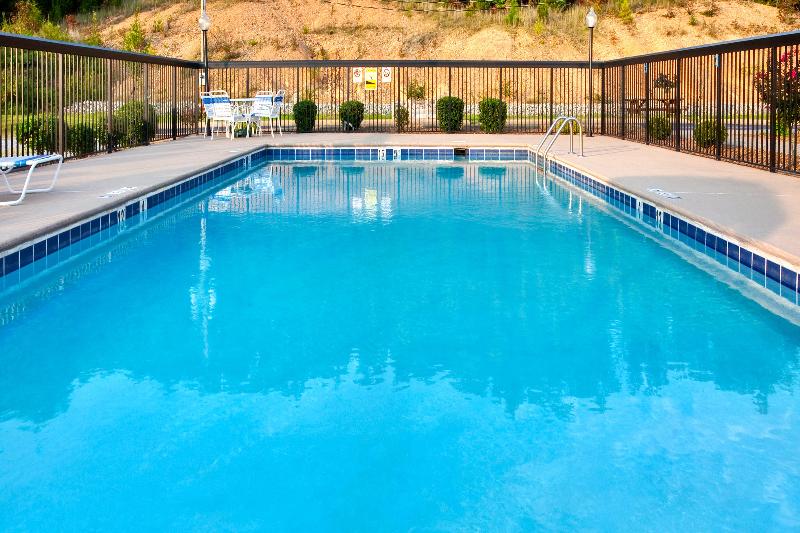 Holiday Inn Express Hurricane Mills (Waverly) image