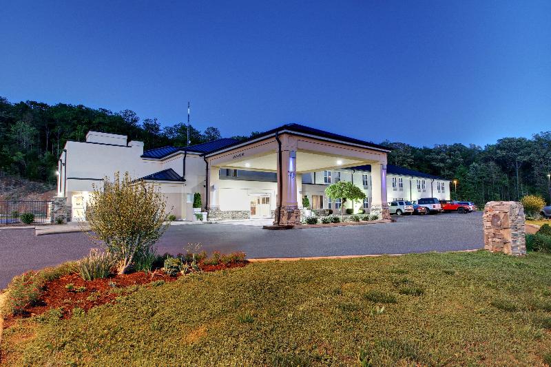 Holiday Inn Express Hurricane Mills (Waverly) image
