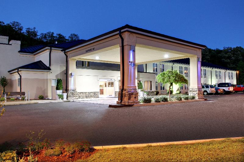 Holiday Inn Express Hurricane Mills (Waverly) image