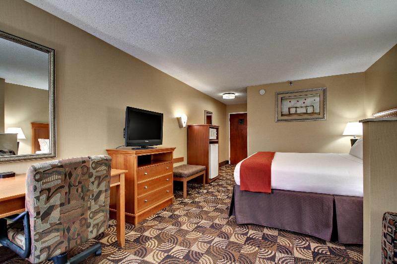 Holiday Inn Express Hurricane Mills (Waverly) image