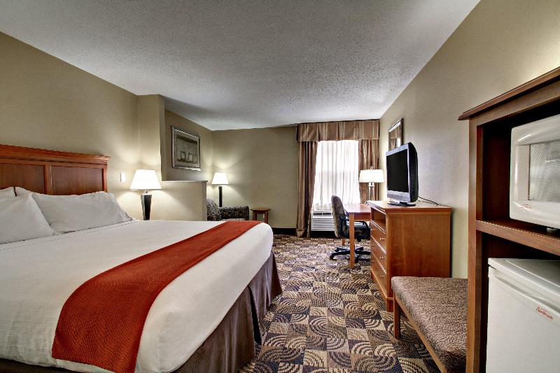 Holiday Inn Express Hurricane Mills (Waverly) image
