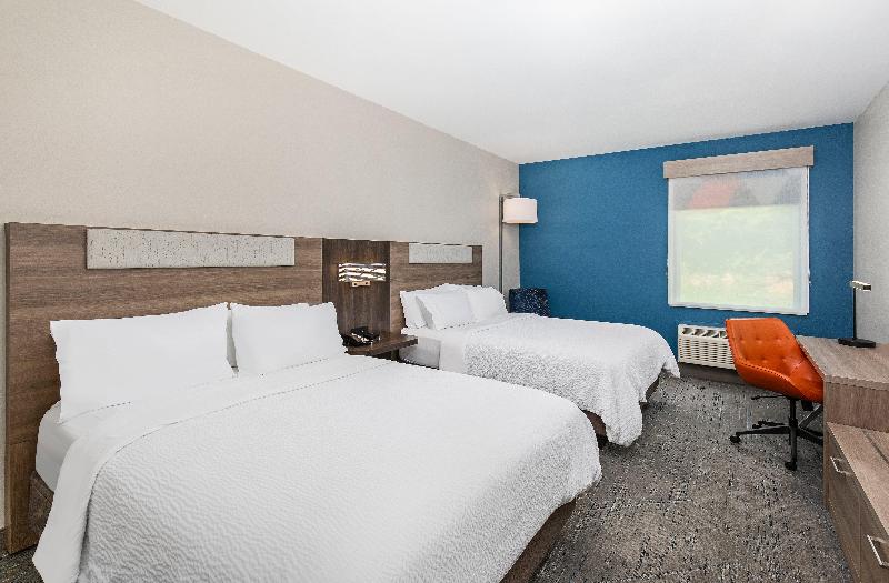 Holiday Inn Express Hurricane Mills (Waverly) image