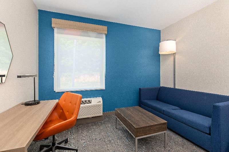 Holiday Inn Express Hurricane Mills (Waverly) image